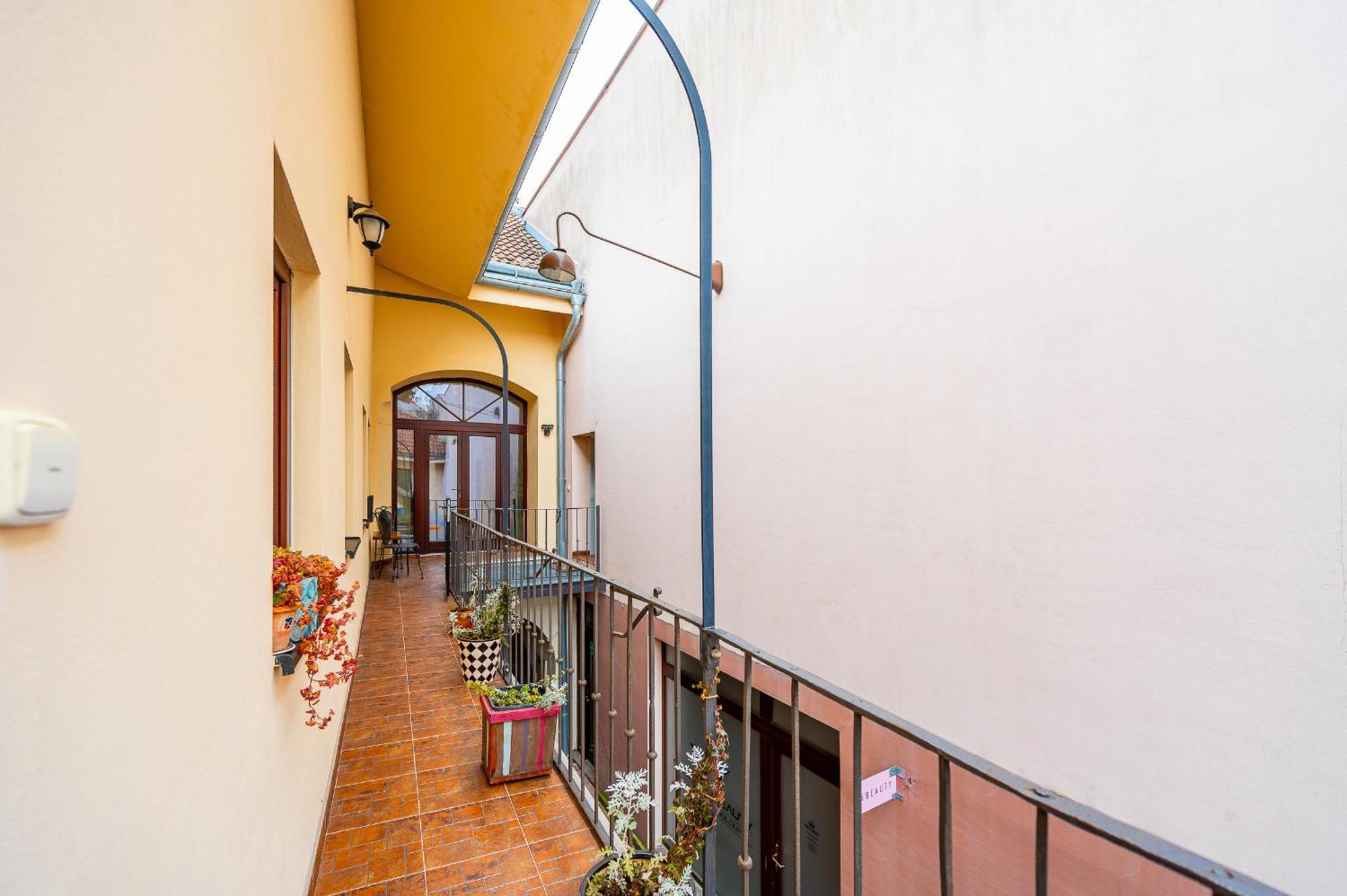 2 Room Flat Hlavna Kosice With Parking Екстериор снимка